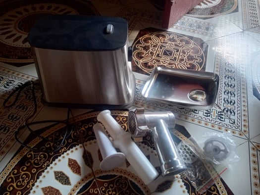 Hachoir à viande électrique inox, neuf