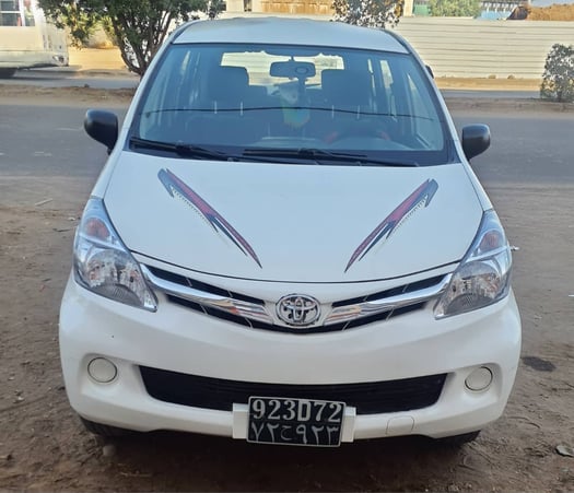 Toyota avanza 7 places , essence, bon état et climatisé