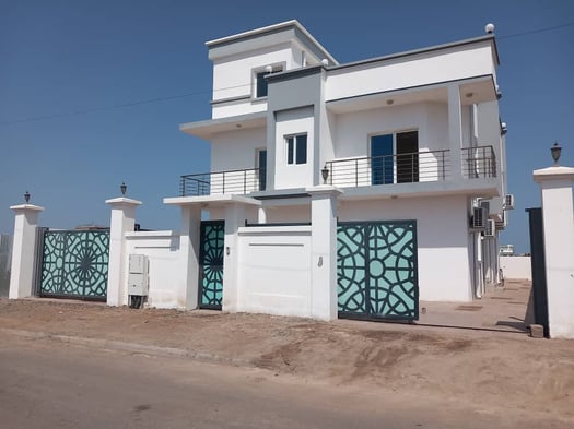 Villa neuve à louer à Haramous avec vue sur mer