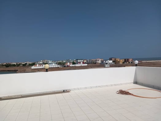 Villa neuve à louer à Haramous avec vue sur mer