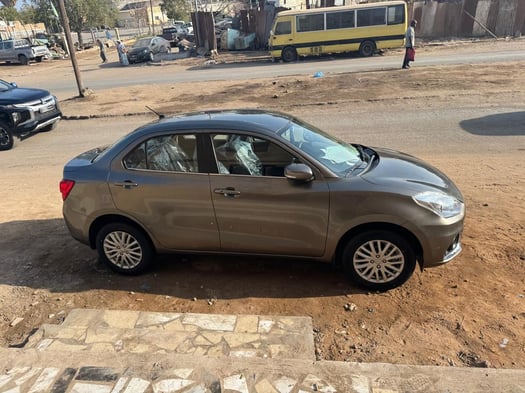 Suzuki Dzire 2023, très peu roulée, départ imminent