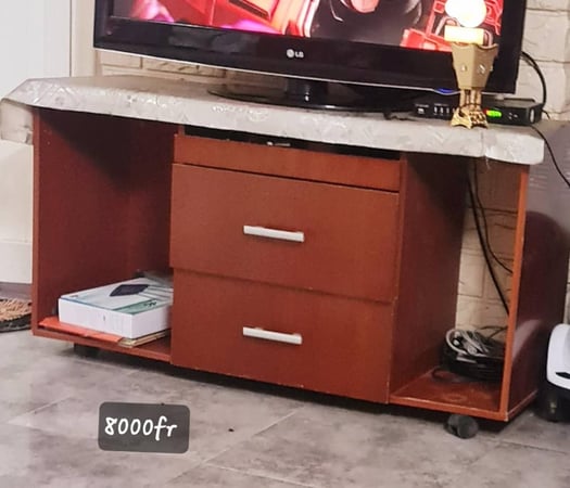 Lot de meubles pour salon et chambres, en excellent état