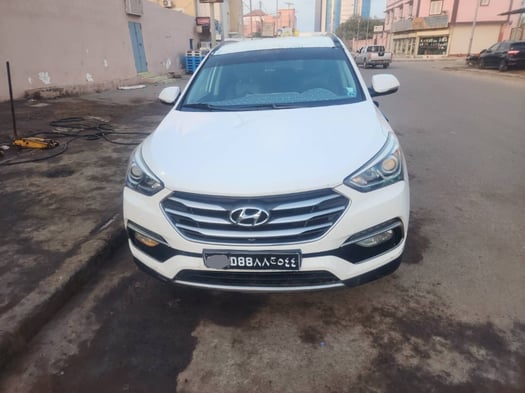 Hyundai Santa Fe & Jetour 2022 automatiques en excellent état