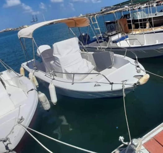 Bateau White Shark 7m, moteur Yamaha 115CV en bon état