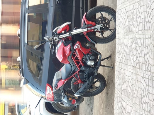 Motorcyclette Benelli tnt150 excellent état, italien