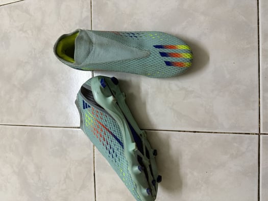 Paires de foot adidas originales, taille 41, très bon état