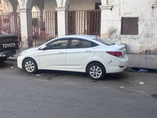 Hyundai Accent disponible pour location