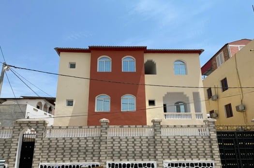 Villa F7 avec spacieux parking et 3 balcons à louer aux Salines Ouest