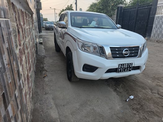 Nissan Navara 2018, boîte manuelle, diesel, climatisée