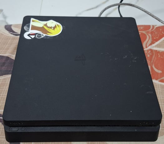 Playstation 4 avec 2 manettes DualShock 4 à vendre