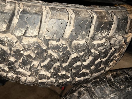 Pneus neufs 265/65 R17 - jamais utilisés