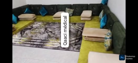 Table à manger et vaisselier presque neufs, disponible maintenant