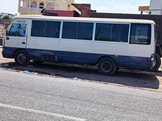 Bus Toyota Coaster 30 places, excellent état, à négocier