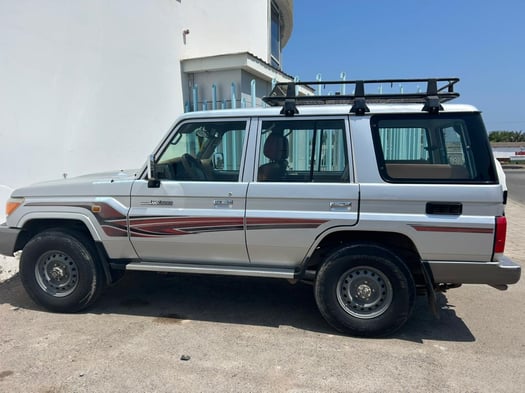 Toyota Hard Top V8 Diesel 2020, 9 places, excellent état