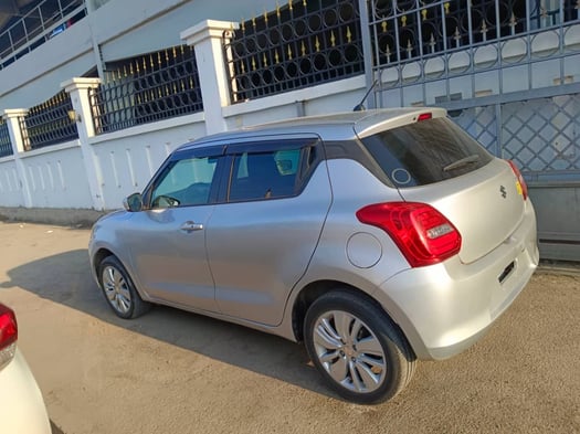 Suzuki Swift 2018, couleur silver, jamais roulé