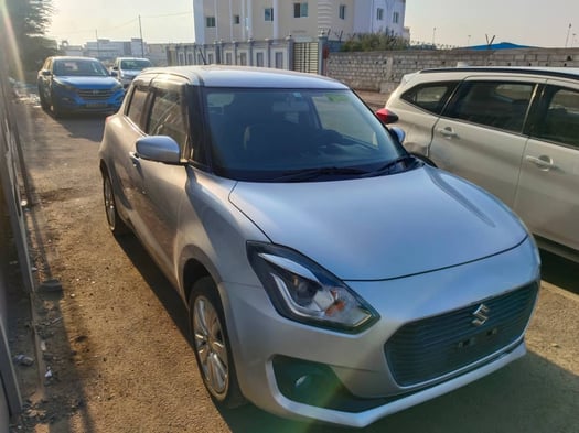 Suzuki Swift 2018, couleur silver, jamais roulé
