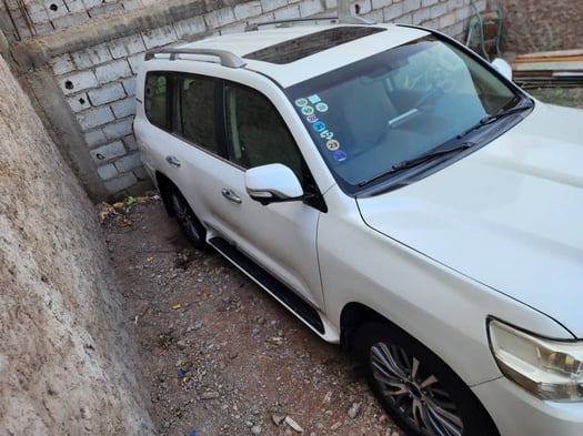 Toyota Land Cruiser V8 2018, 9 places, boîte auto, état impeccable