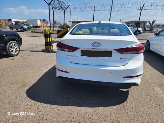 Hyundai Avante 2015/16, diesel, excellente condition, climatisation, prix négociable