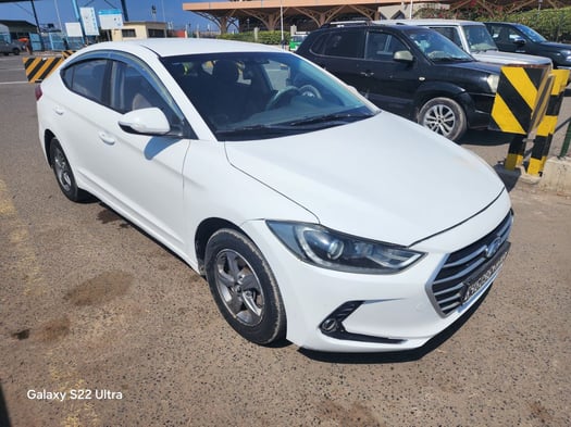 Hyundai Avante 2015/16, diesel, excellente condition, climatisation, prix négociable