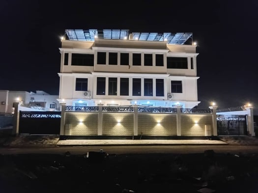 Villa contemporaine vue mer, 3 niveaux, quartier résidentiel calme à Haramous