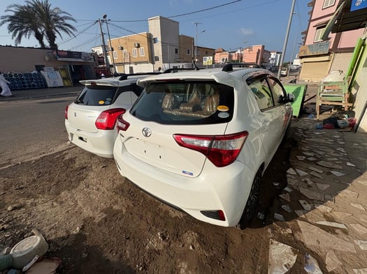Toyota Vitz 2018, automatique, écran 9, caméra de recul, pneus neufs