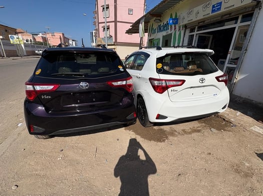 Toyota Vitz 2018, automatique, écran 9, caméra de recul, pneus neufs