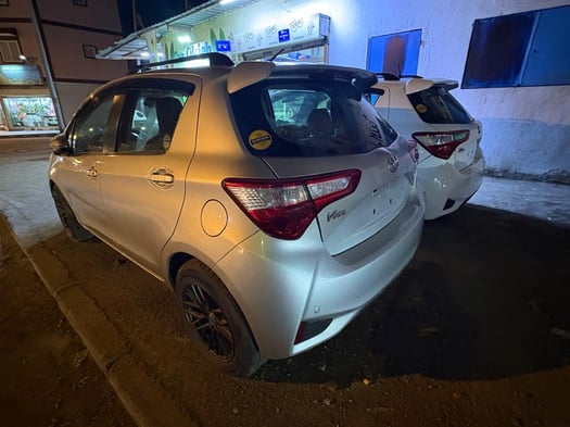 Toyota Vitz 2018, automatique, écran 9, caméra de recul, pneus neufs