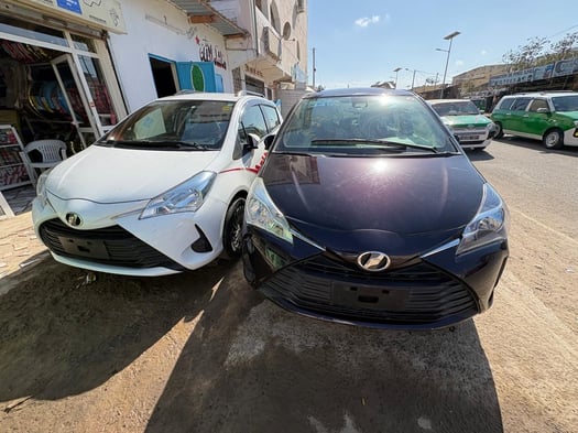 Toyota Vitz 2018, automatique, écran 9, caméra de recul, pneus neufs