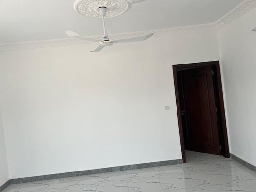 Villa R+2 à louer avec 6 chambres, parking et terrasse à Cité Dawaley