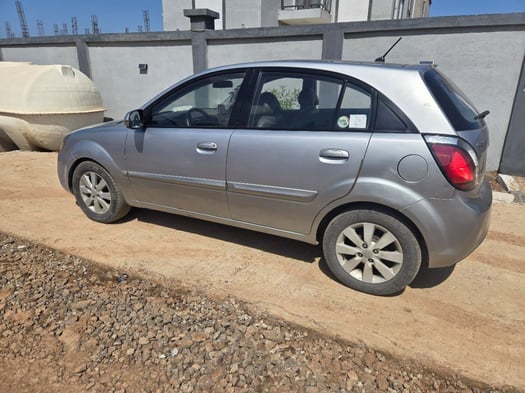 KIA Pride 2011, boîte Automatique, essence, très bon état