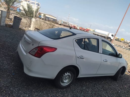 À vendre – Nissan Sunny 2019 (importée) Presque neuve, jamais roulé à Djibouti, faible kilométrage. 
