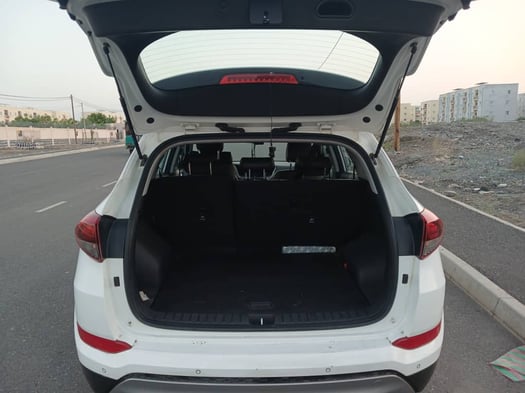 Hyundai Tucson 2018, diesel, boîte automatique, faible kilométrage