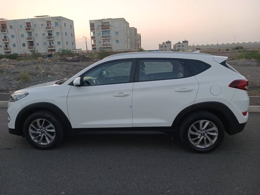 Hyundai Tucson 2018, diesel, boîte automatique, faible kilométrage