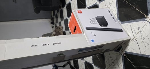 Barre de son JBL Cinema SB550 avec subwoofer sans fil - Excellent état