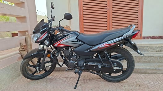 Moto TVS presque neuve, prix négociable