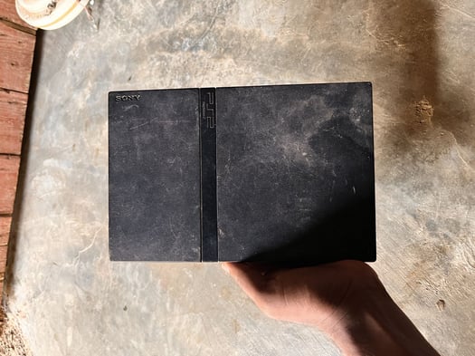 Console de jeu Play 2 avec manette