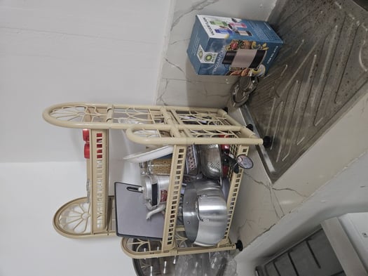 Articles de cuisine et de toilette neufs à vendre