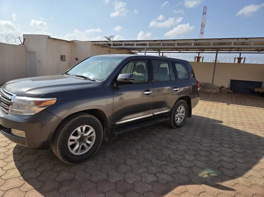 TOYOTA LANDCRUISER V8 / TOYOTA HILUX 2013