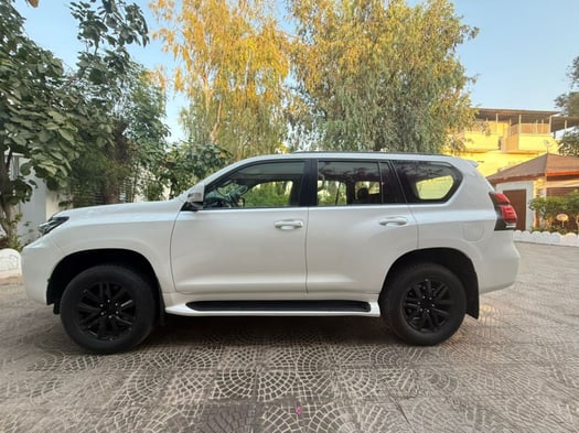 Toyota Prado 2014, essence, boîte automatique, excellent état