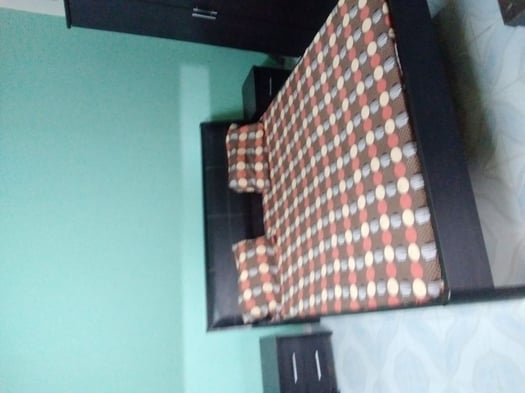 Chambre à coucher en bon état à vendre