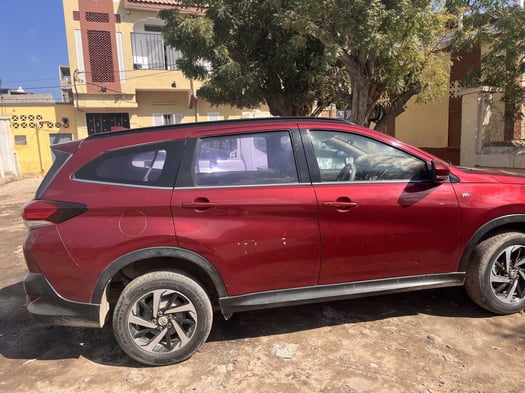 Toyota Rush D88 2016, spacieux et confortable, pièces originales