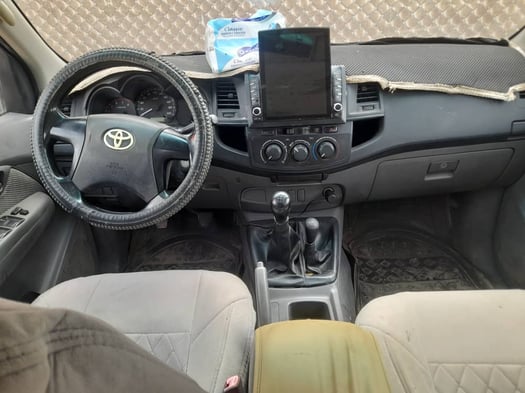 Toyota Hilux 2015, gris, super moteur, climatisation parfaite