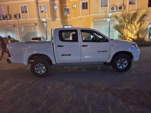 TOYOTA HILUX 2013, HYUNDAI CRETA 2019 , TOYOTA HILUX 20010