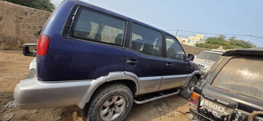Nissan Terrano 2 en bon état, climatisée, négociable