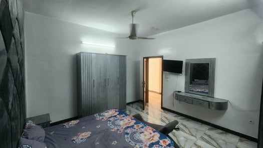 Meubles neufs pour chambre, salon et électroménager