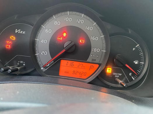 Toyota Vitz 2015, essence, automatique, en très bon état