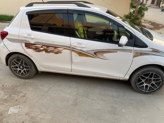 Toyota Vitz 2015, essence, automatique, en très bon état