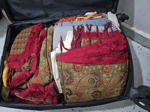 Salon, télé, frigo Samsung, clim Gree, meuble TV, accessoires & Firache