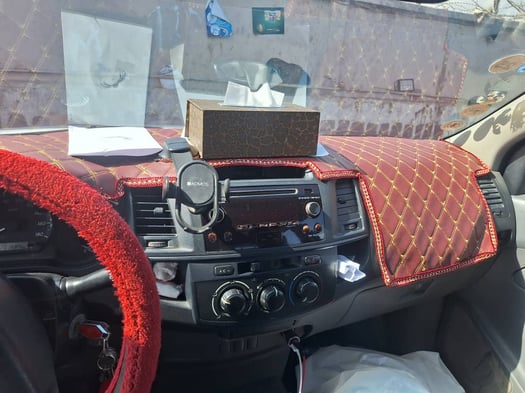 Toyota Hilux Pick-up 2015, diesel, manuelle, climatisation, robuste et fiable