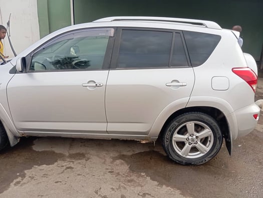 Toyota RAV4 95000 km Diesel, boite manuelle, très bon état